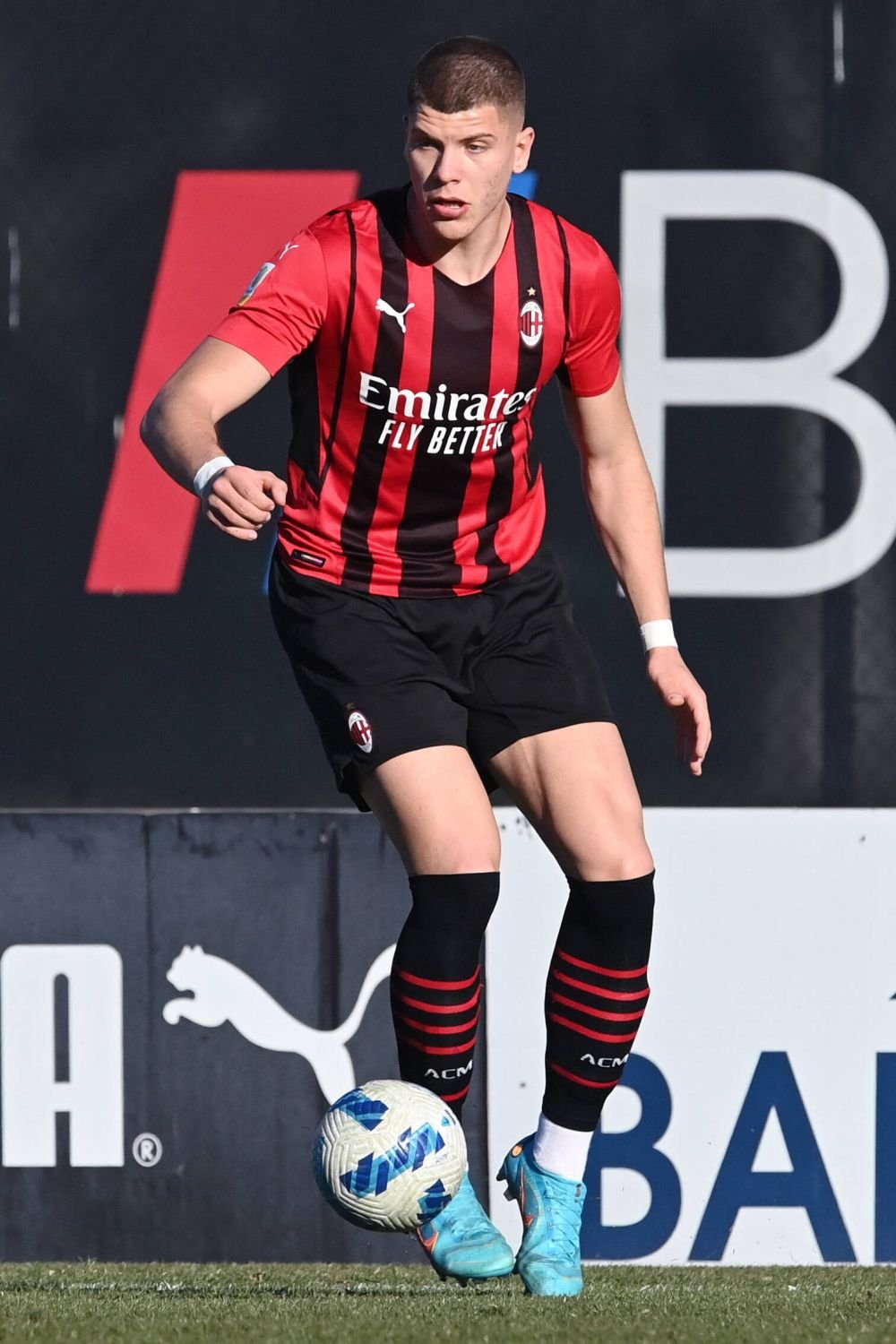 Încă un român la AC Milan! Cine e jucătorul folosit de Stefano Pioli în primul amical al verii_5