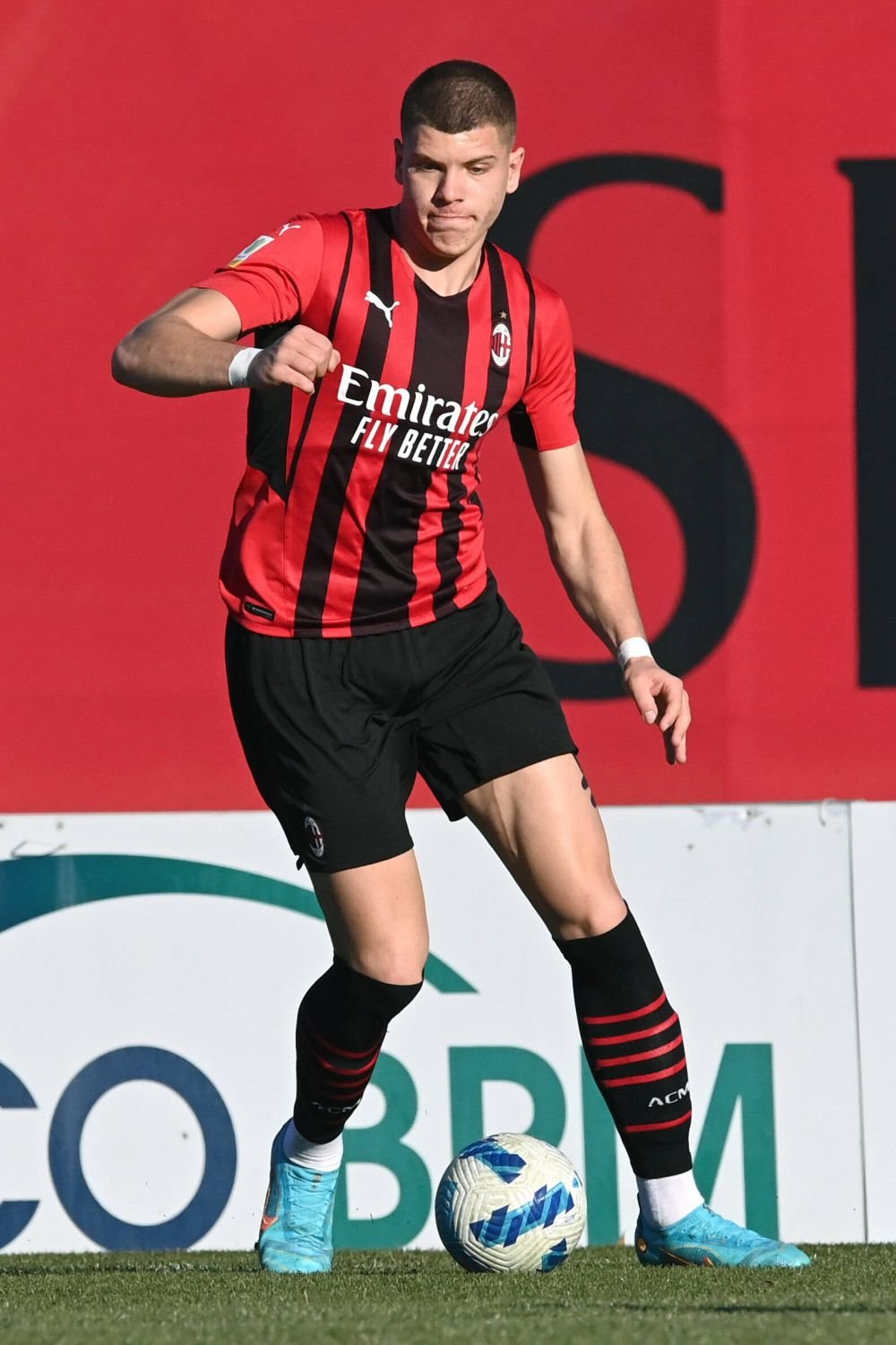 Încă un român la AC Milan! Cine e jucătorul folosit de Stefano Pioli în primul amical al verii_6