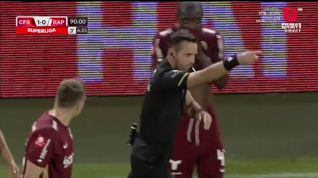 Final de infarct în CFR Cluj - Rapid! Primul penalty din istoria Superligii acordat după consultarea VAR_4