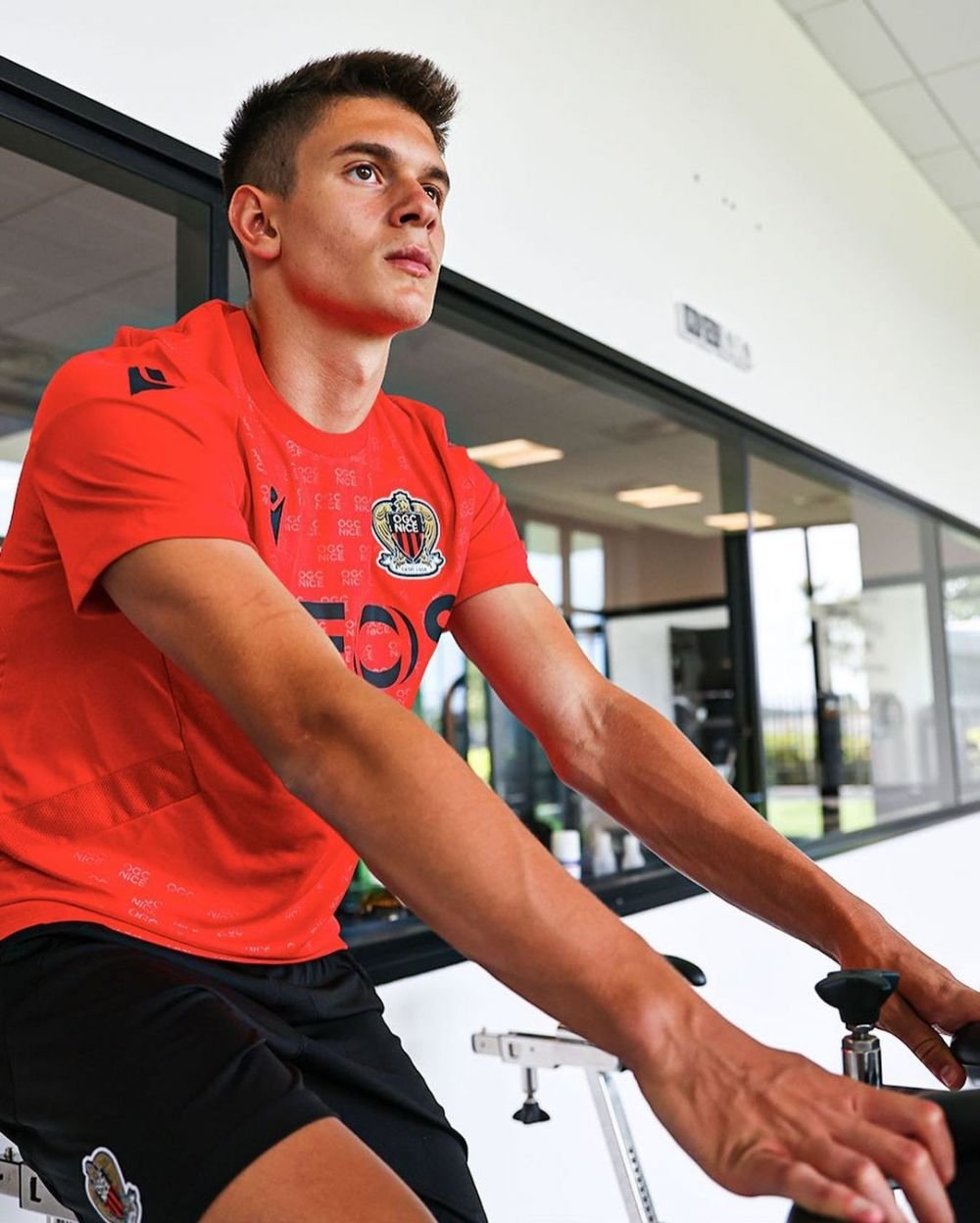 Rareș Ilie, prezentat oficial de Nice: „Un talent rar!” Clip spectaculos pregătit de francezi pentru fotbalistul român _15