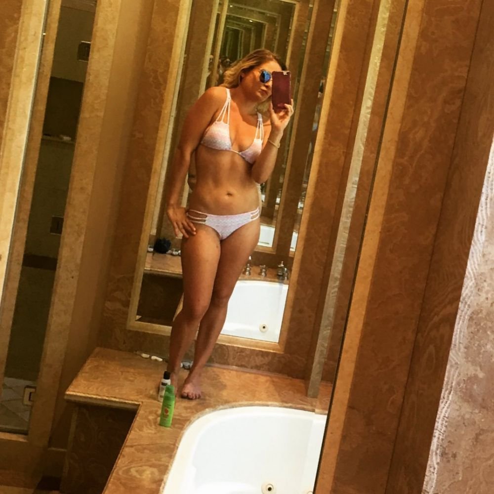 Fata adoptivă a lui Ilie Năstase vinde poze sexy pe site-uri pentru adulți! Charlotte recunoaște: „Tata mi-a zis să fac bani din orice!” _10