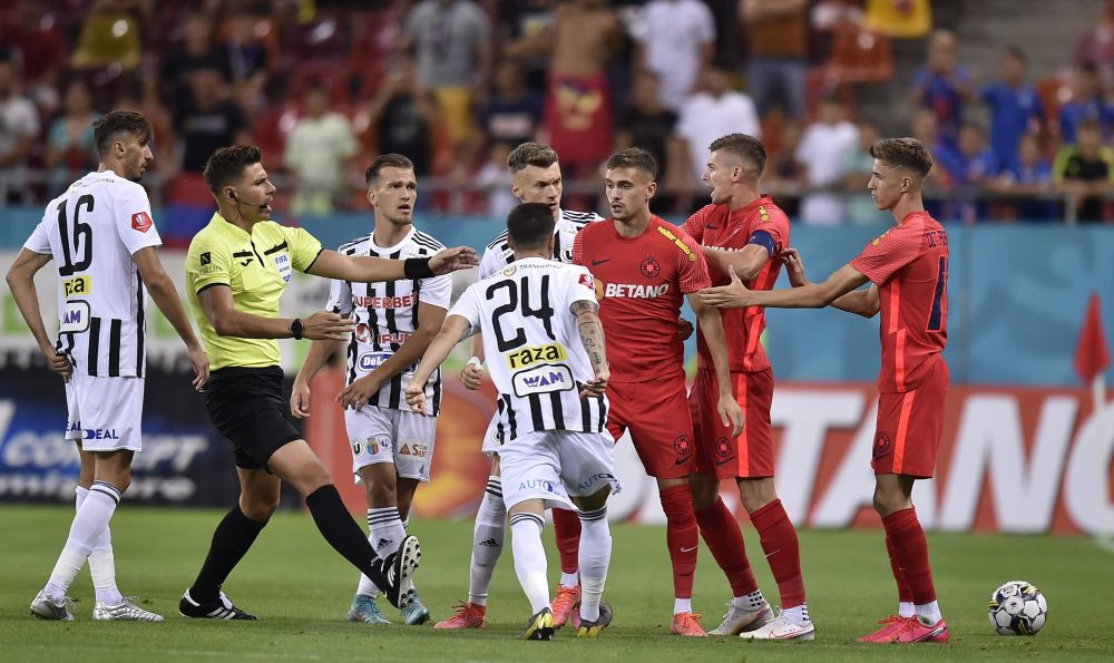 Doi jucători de la FCSB au dezamăgit contra lui U Cluj: Depășit, nesigur, nu-l văd o soluție!