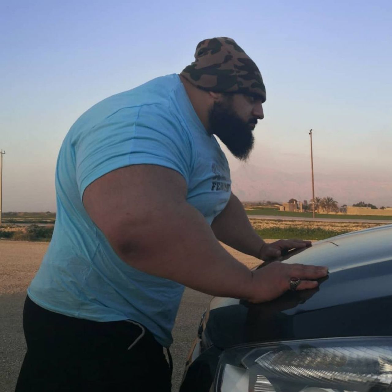 'Hulk din Iran' și-a găsit un nou rival după ce a fost refuzat de teamă că se sinucide după luptă _9