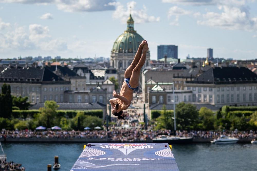 Au sărit de pe Opera din Copenhaga! Aur și argint pentru Constantin Popovici și Cătălin Preda în etapa a treia din Seria Mondială Red Bull Cliff Diving_1