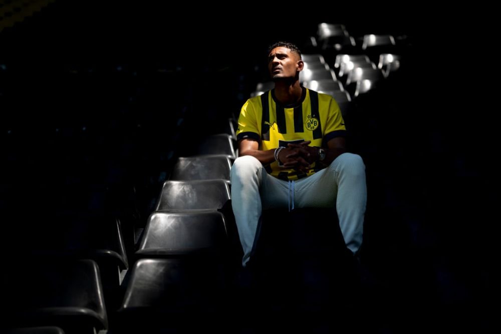 Starul transferat de Dortmund în această vară a fost diagnosticat cu cancer testicular, după ce a acuzat stări de rău la antrenamente_10