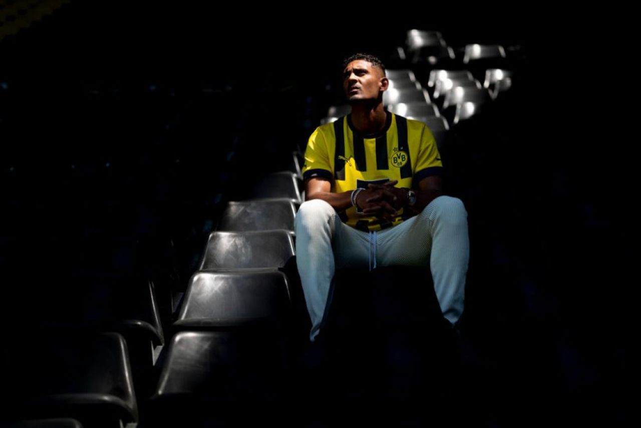 Starul transferat de Dortmund în această vară a fost diagnosticat cu cancer testicular, după ce a acuzat stări de rău la antrenamente_10