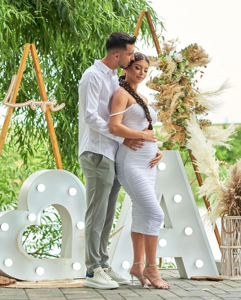 Andrei Ivan și Anda Butuc vor deveni părinți. Atacantul de la Universitatea Craiova a făcut anunțul într-un mod inedit_14