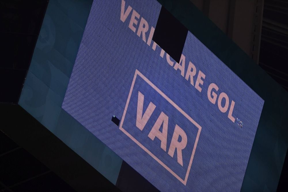 Reacție vehementă cu privire la arbitrajul video. „Dacă nu ai baza, nu te ajută nici VAR, nici mama lui VAR, nici bunica lui VAR”_2