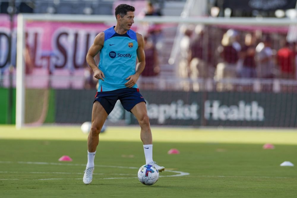 Motivul incredibil pentru care Barcelona nu poate vinde tricouri cu Robert Lewandowski_4