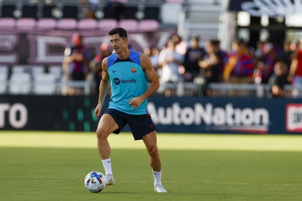 Motivul incredibil pentru care Barcelona nu poate vinde tricouri cu Robert Lewandowski_5
