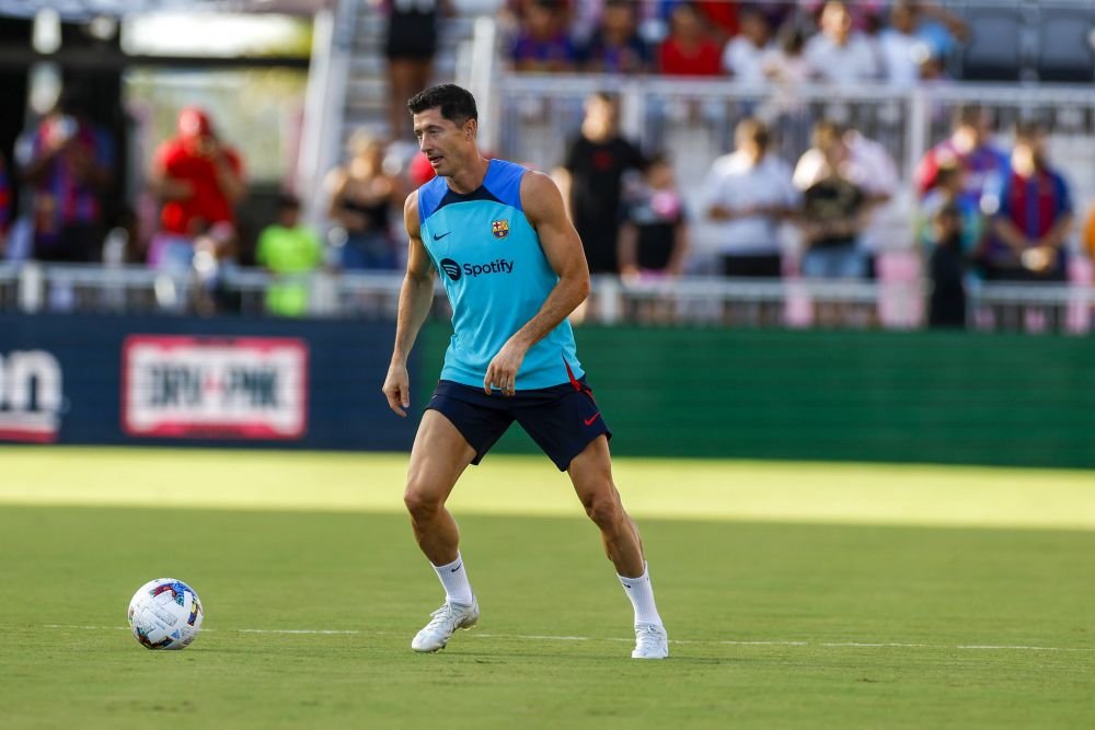 Motivul incredibil pentru care Barcelona nu poate vinde tricouri cu Robert Lewandowski_6