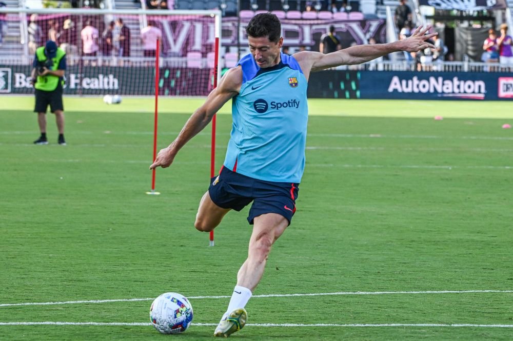 Motivul incredibil pentru care Barcelona nu poate vinde tricouri cu Robert Lewandowski_10