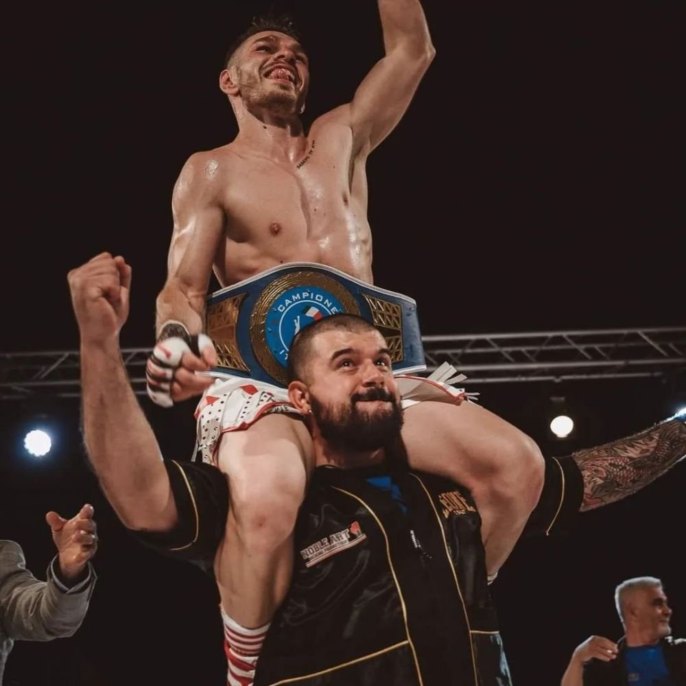 Fotbalistul român de la Fiorentina devenit boxer profesionist și campion național în Italia: ”Ăsta e numai începutul!”_3