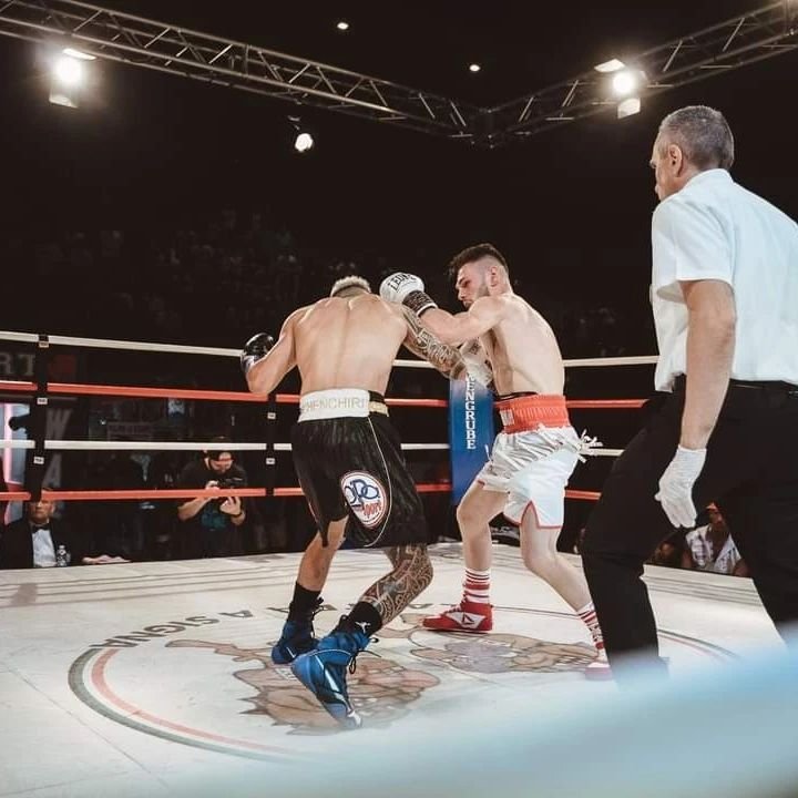 Fotbalistul român de la Fiorentina devenit boxer profesionist și campion național în Italia: ”Ăsta e numai începutul!”_8