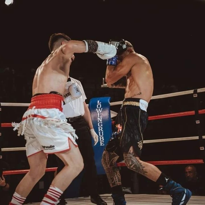 Fotbalistul român de la Fiorentina devenit boxer profesionist și campion național în Italia: ”Ăsta e numai începutul!”_10