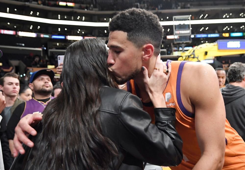 Cel mai bine plătit model din lume, sora lui Kim Kardashian, s-a iubit cu 7 jucători din NBA _59