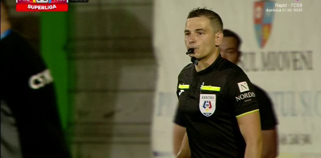 Moment amuzant în timpul meciului Mioveni - Farul! Ce a făcut un jucător pentru a nu fi eliminat_1