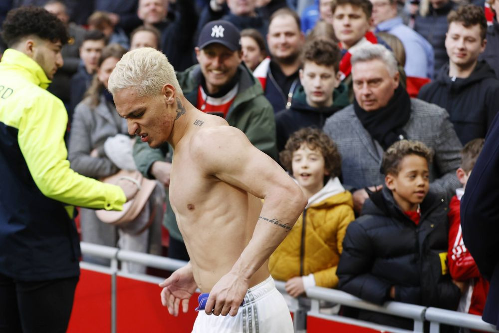 Manchester United luptă să 