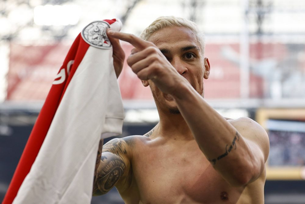 Manchester United luptă să 