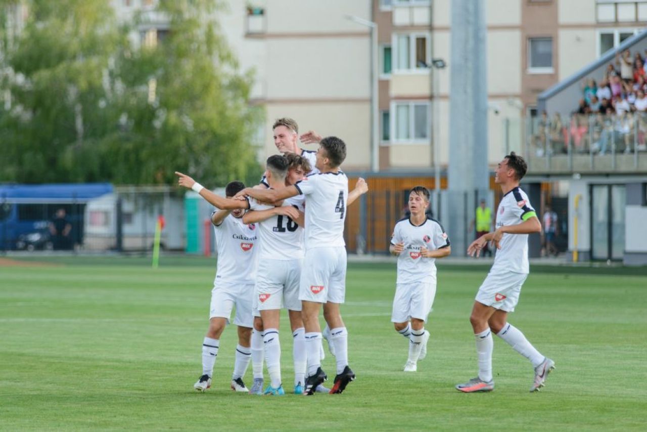 Oficialii lui Csikszereda se apără după inaugurarea cu cântec a stadionului din Miercurea Ciuc: „FRF nu ne-a anunțat din timp!”_5
