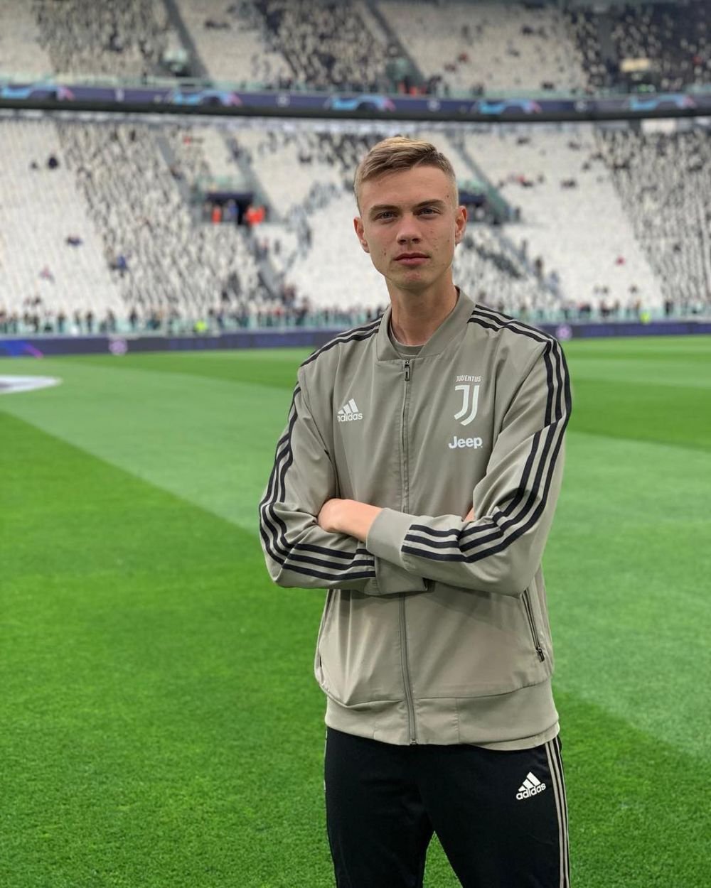 Un român de la Juventus Torino este aproape de Eintracht Frankfurt, deținătoarea Europa League! Detaliile tranzacției_3