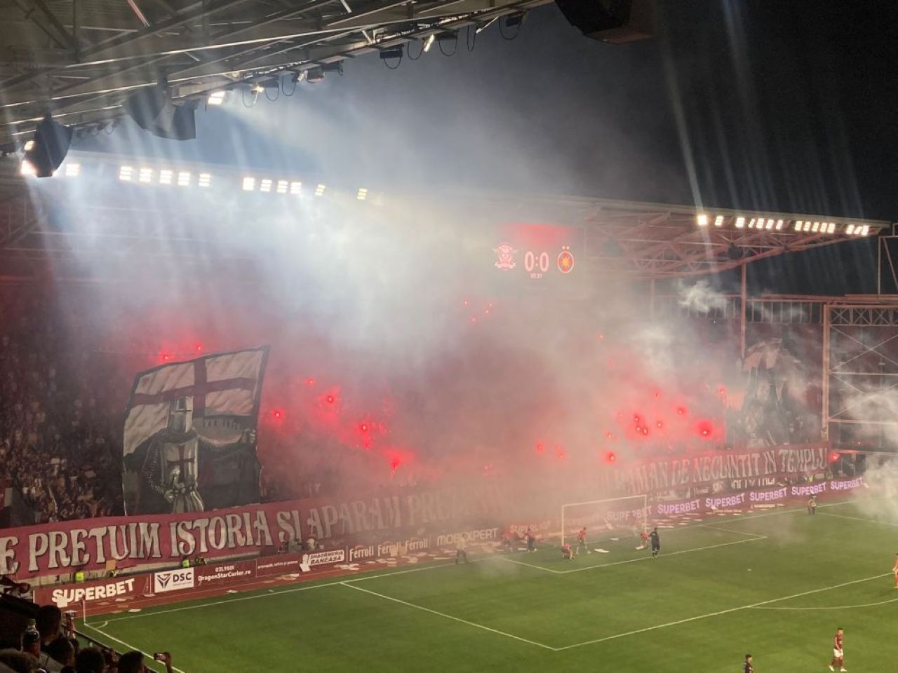 Rapid - FCSB, întrerupt de ambele galerii! Atmosferă incendiară în Giulești: bannerele afișate_1
