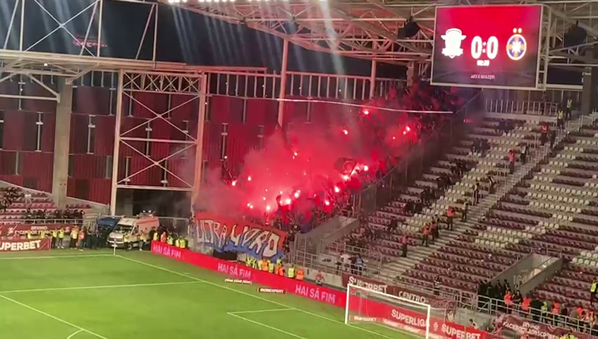 Jucătorii de la FCSB, făcuți praf la pauza derby-ului cu Rapid: 