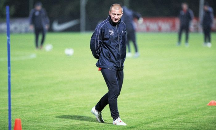 Top cei mai slabi antrenori din istoria FCSB-ului. Cine e tehnicianul cu cele mai puține puncte obținute_13