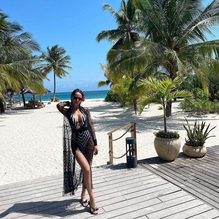 O găsești doar în Zanzibar și la Punta Cana. Partenera lui Florin Tănase, zeița locațiilor exuberante_8