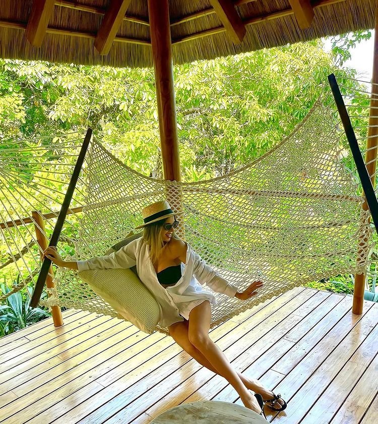 O găsești doar în Zanzibar și la Punta Cana. Partenera lui Florin Tănase, zeița locațiilor exuberante_19