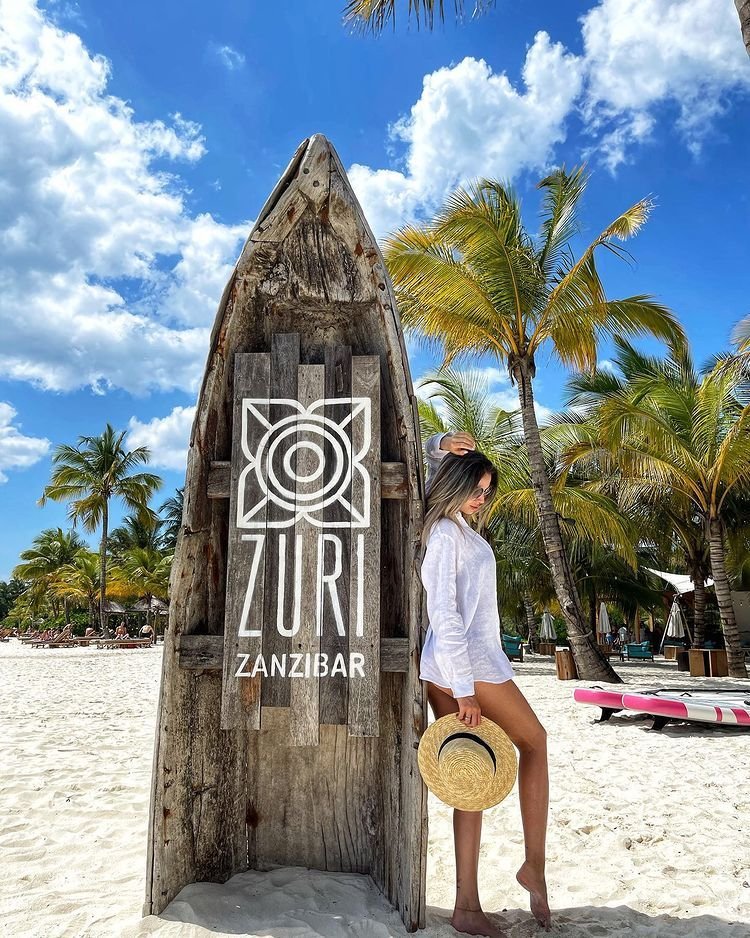 O găsești doar în Zanzibar și la Punta Cana. Partenera lui Florin Tănase, zeița locațiilor exuberante_21
