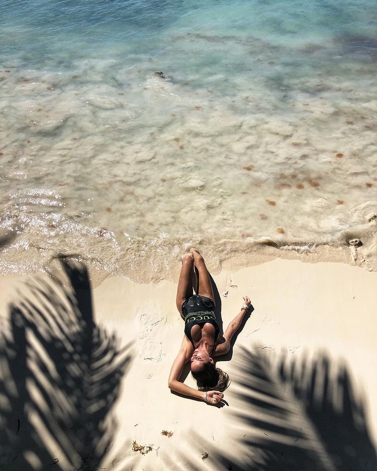 O găsești doar în Zanzibar și la Punta Cana. Partenera lui Florin Tănase, zeița locațiilor exuberante_29