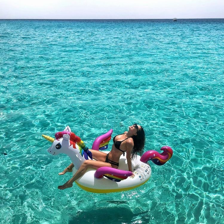 O găsești doar în Zanzibar și la Punta Cana. Partenera lui Florin Tănase, zeița locațiilor exuberante_43