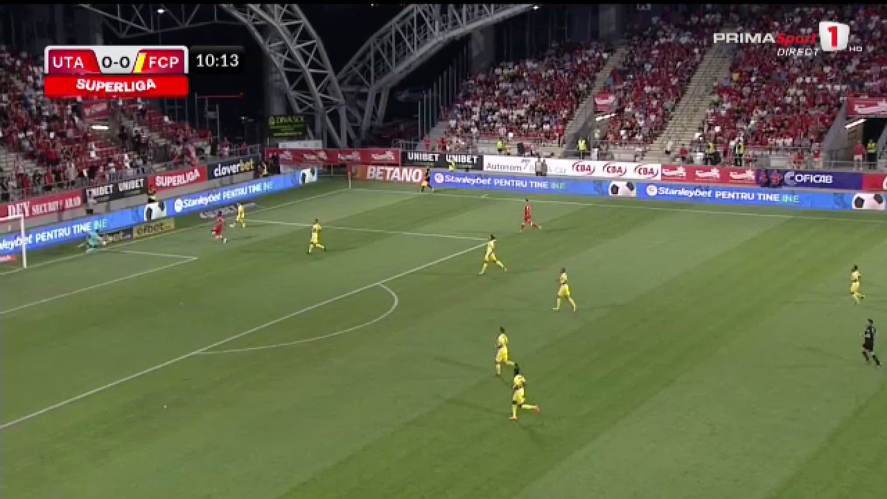 Gafă de proporții a lui Raul Avram în UTA - Petrolul! Miculescu, necruțător. VAR-ul nu a intervenit_2