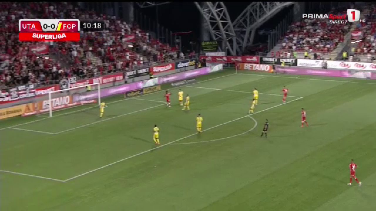Gafă de proporții a lui Raul Avram în UTA - Petrolul! Miculescu, necruțător. VAR-ul nu a intervenit_4