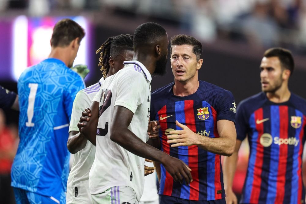 Ce a declarat Xavi despre fostul său adversar și actual elev Robert Lewandowski după debutul acestuia la FC Barcelona_4