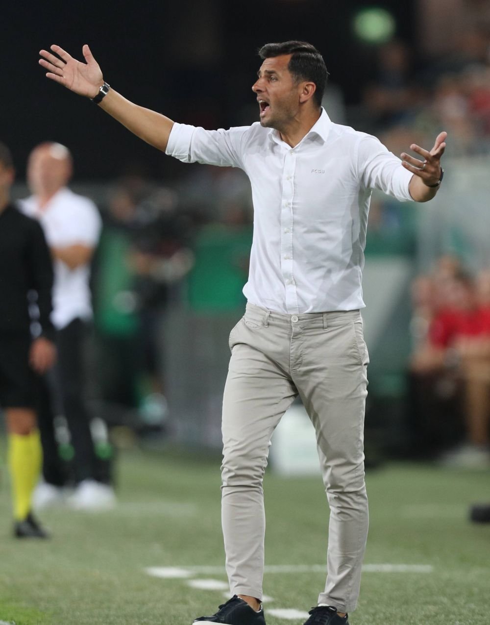 Rețeta antrenorului la FCSB explicată de Vivi Răchită. „Să fii cuminte și să prezinți unghiile la control pe batistuță”_15