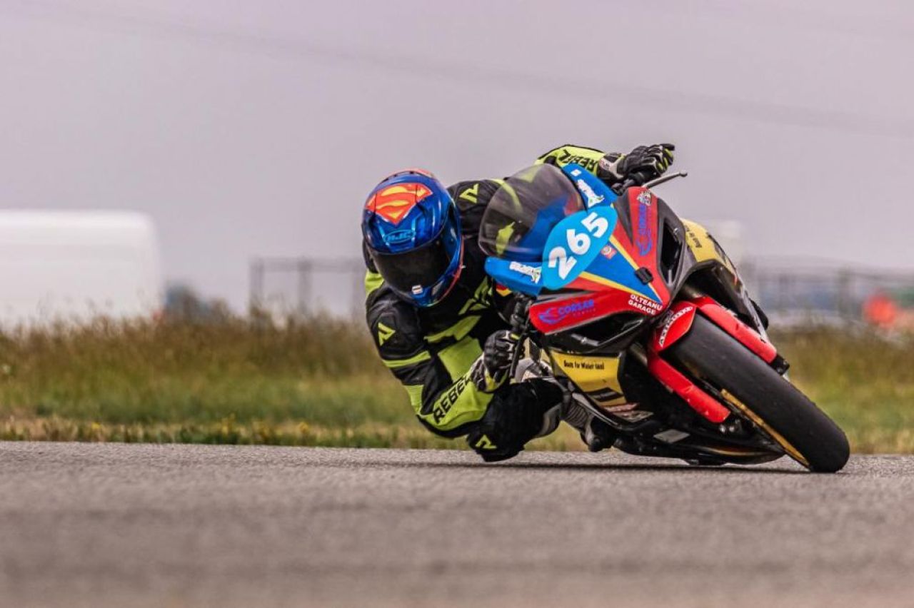 Povestea lui Vlad Chivu, campion național la motociclism. „Mâna mea se ținea doar în fiare!