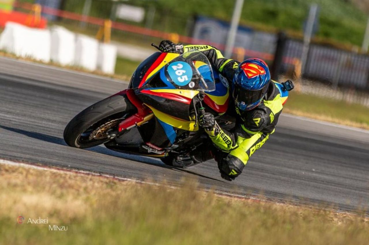 Povestea lui Vlad Chivu, campion național la motociclism. „Mâna mea se ținea doar în fiare!