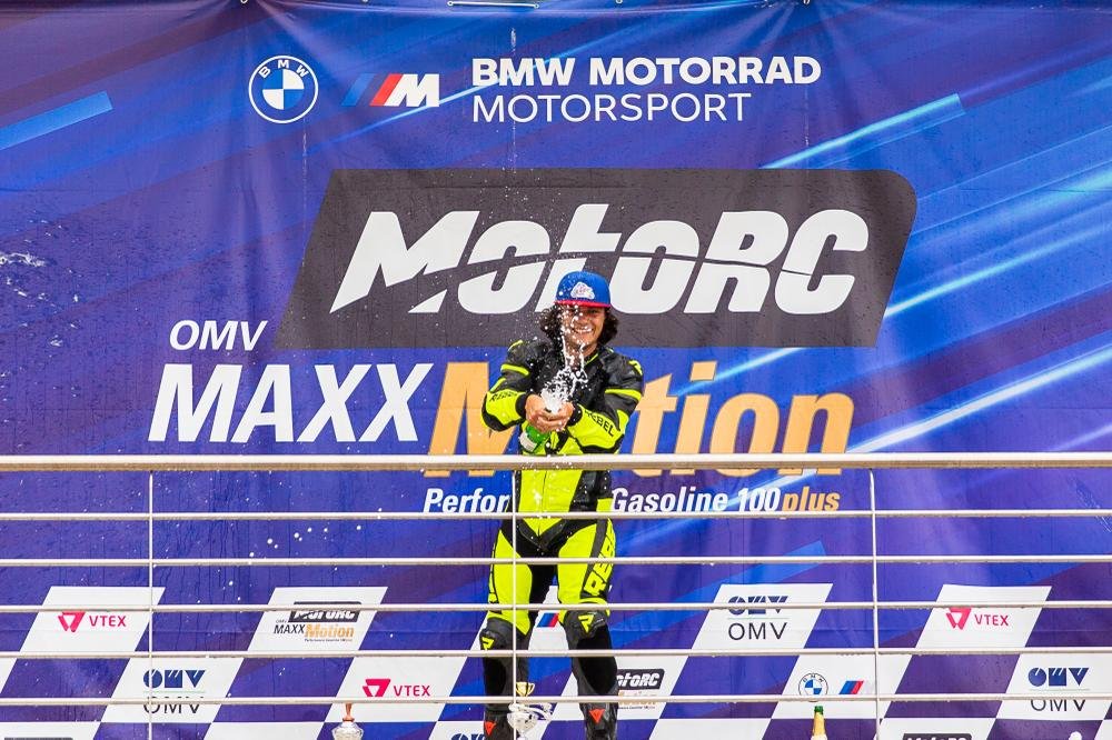 Povestea lui Vlad Chivu, campion național la motociclism. „Mâna mea se ținea doar în fiare!