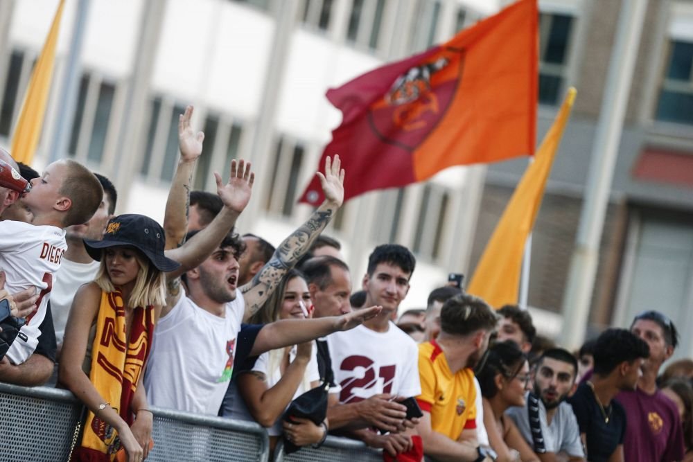 Imagini de colecție la Roma! Paulo Dybala, prezentat în fața a 10.000 de fani_5