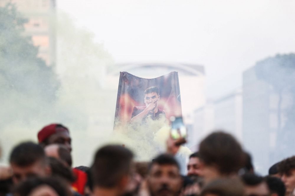 Imagini de colecție la Roma! Paulo Dybala, prezentat în fața a 10.000 de fani_10