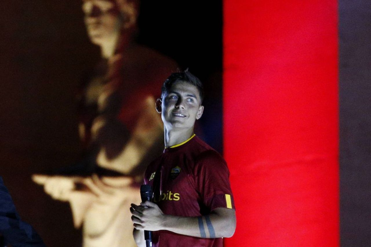 Imagini de colecție la Roma! Paulo Dybala, prezentat în fața a 10.000 de fani_14