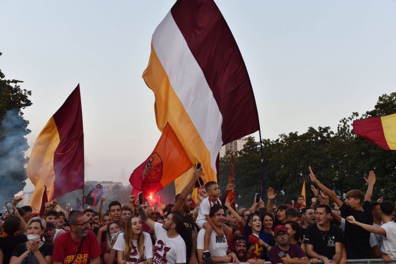 Imagini de colecție la Roma! Paulo Dybala, prezentat în fața a 10.000 de fani_19