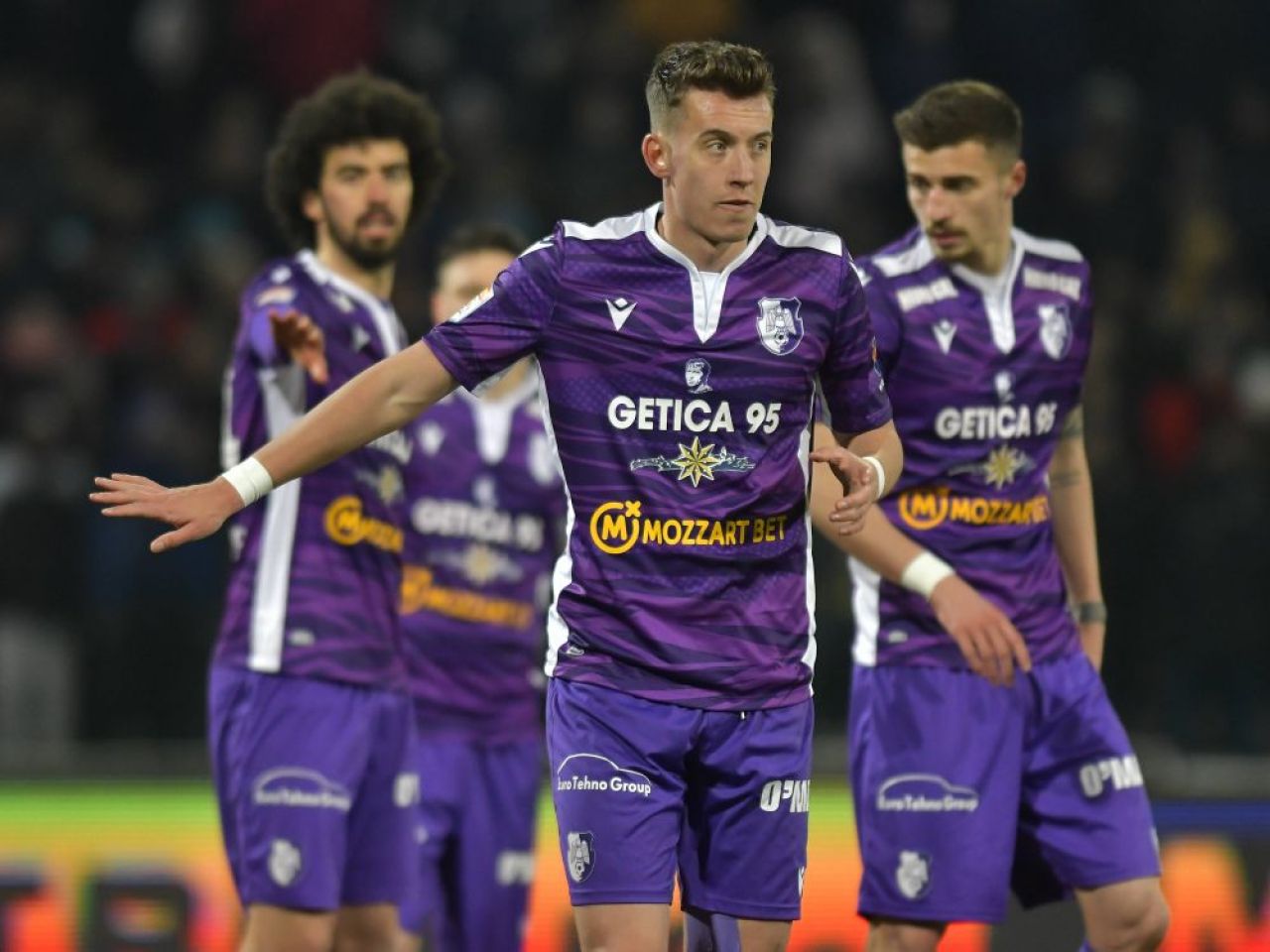 Teme sau fotbal? Momentul când Alexandru Ișfan a fost pedepsit de părinți. „Mi-au spus că nu mă mai lasă la antrenament”_4