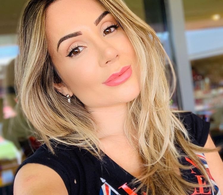 Nu se pune nimeni cu partenera lui Roberto Firmino! Apariții fierbinți pe rețelele social media_14