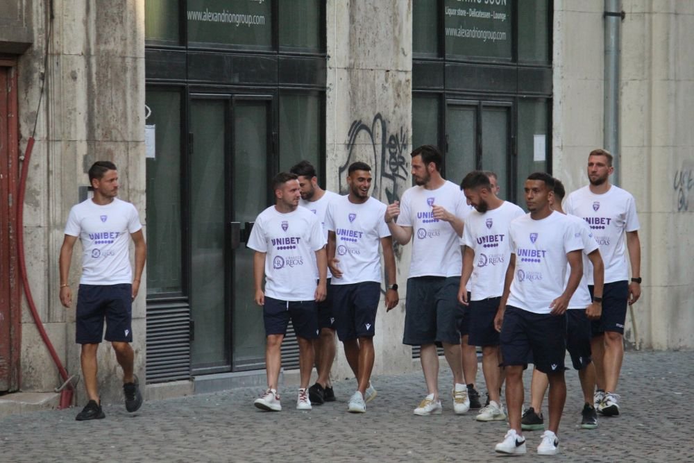 Poli nu moare! Echipa din Timișoara și-a prezentat cu mare fast antrenorul trecut pe la FCSB și lotul pentru viitorul sezon _9