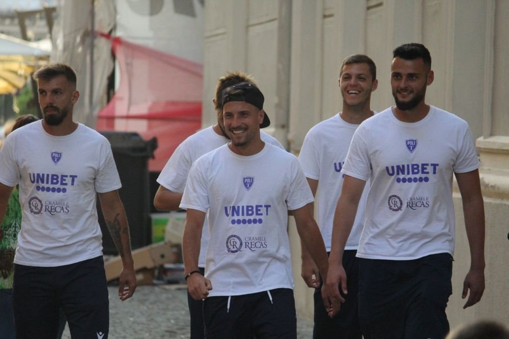 Poli nu moare! Echipa din Timișoara și-a prezentat cu mare fast antrenorul trecut pe la FCSB și lotul pentru viitorul sezon _10