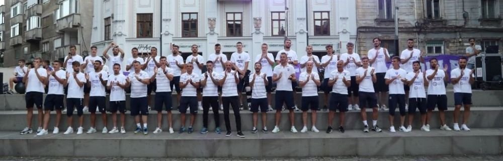 Poli nu moare! Echipa din Timișoara și-a prezentat cu mare fast antrenorul trecut pe la FCSB și lotul pentru viitorul sezon _16