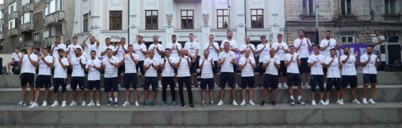 Poli nu moare! Echipa din Timișoara și-a prezentat cu mare fast antrenorul trecut pe la FCSB și lotul pentru viitorul sezon _16